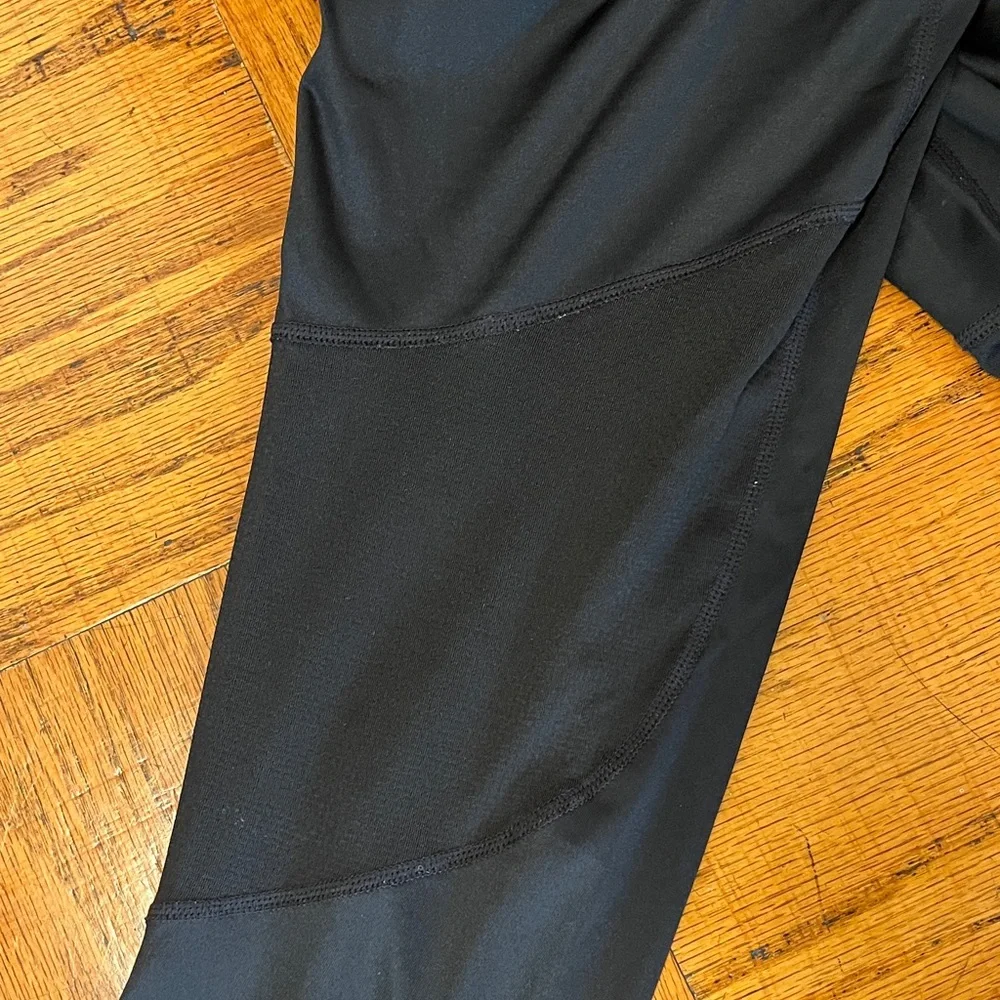 Black Athletic Leggings with Pocket - Picture 8 of 8